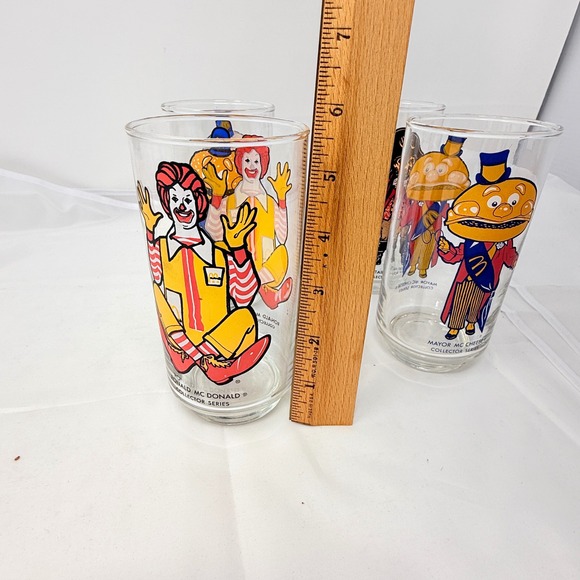 Vintage 1970's McDonald's MCDONALDLAND Set of Four 5" Collector Series Glasses - Picture 6 of 6